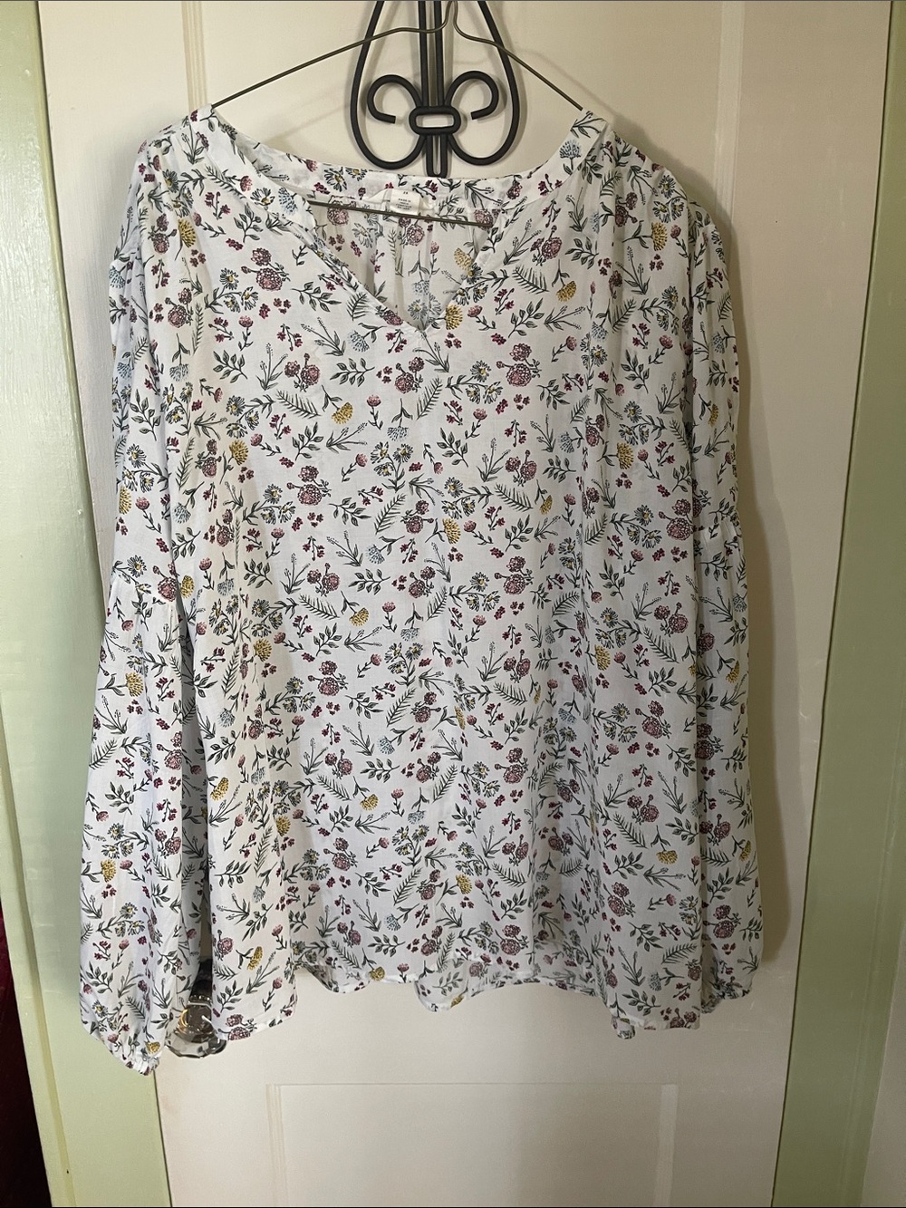 Caslon Plus Size White Floral V-Neck Long Sleeve Tunic